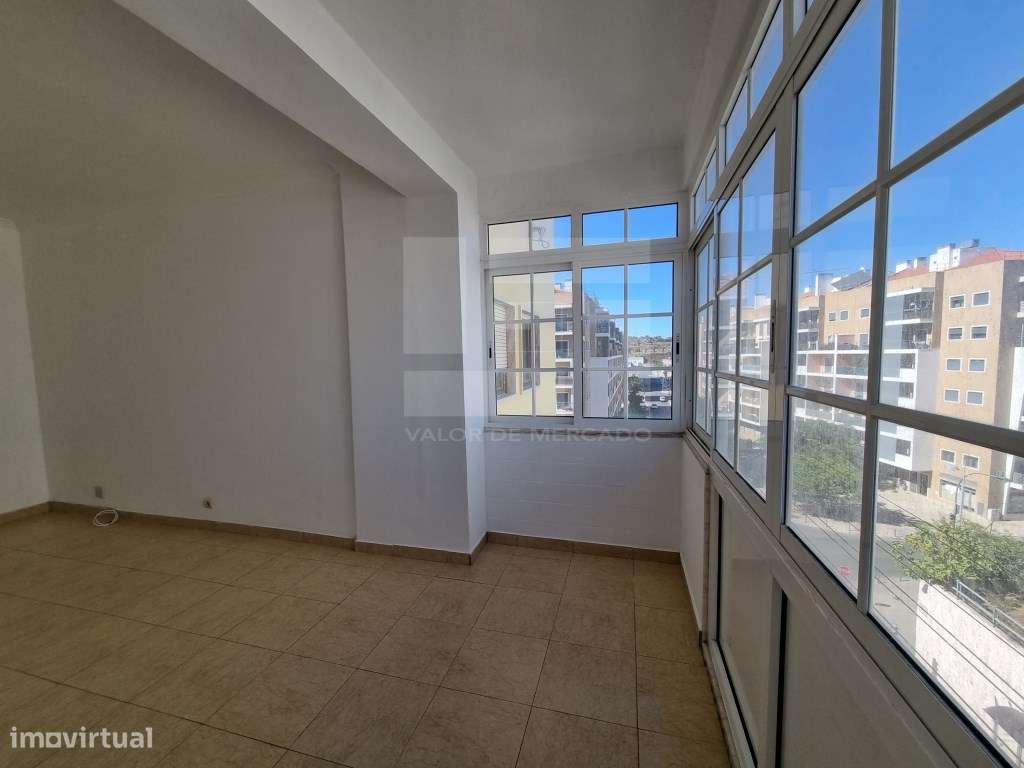 Apartamento T3 usado para venda em Mina de Água, Amadora.-27