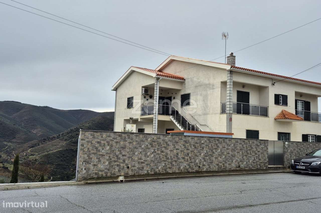 Moradia com 3 frações independentes habitacionais - Grande imagem: 3/60