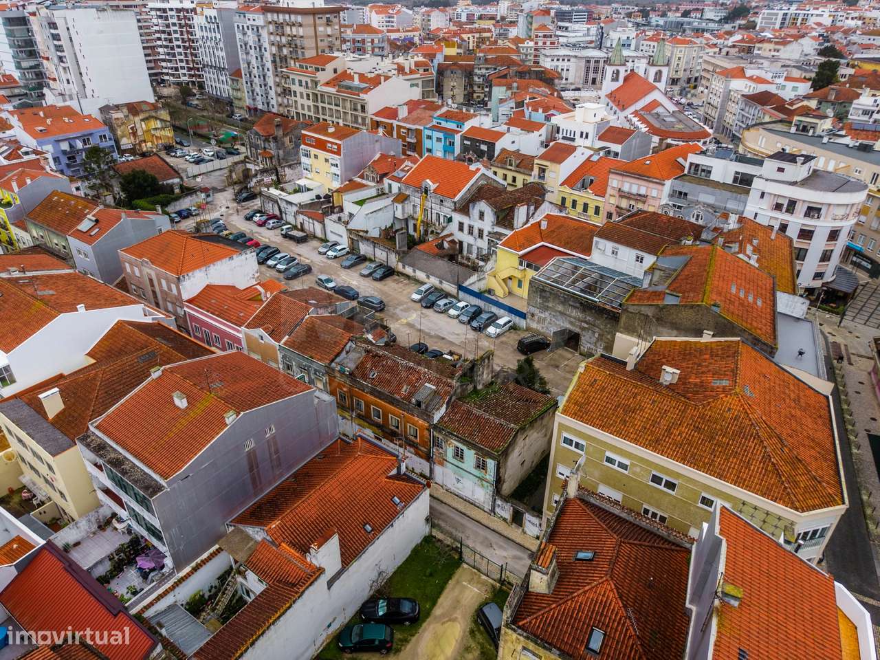 Prédio no Centro das Caldas da Rainha com Projecto Aprovável - Grande imagem: 2/26