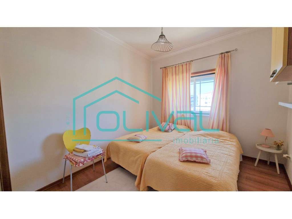 T4 com Arrecadação e Garagem Box no Centro de Benavente - Excelente...-25