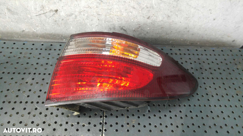 Stop tripla lampa dreapta aripa toyota previa 2 r3 - 2