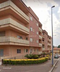 Apartamento T3 com varanda em Canelas, Vila Nova de Gaia