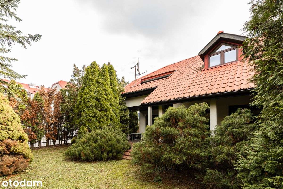 Przestronny i klimatyczny dom w spokojnej okolicy-5