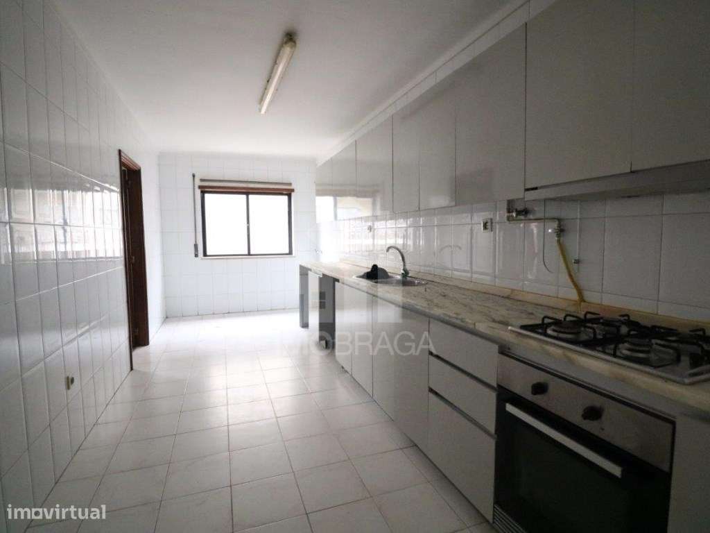 Venda de Apartamento T3 em Lomar-5