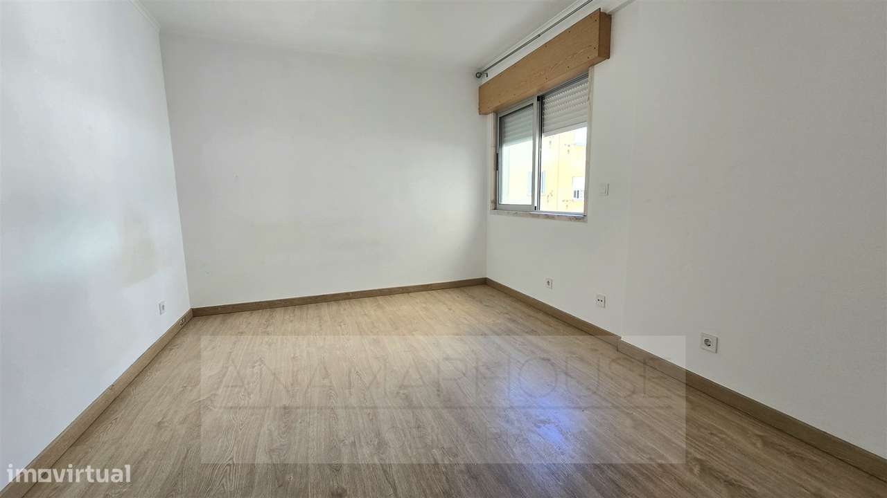 T3 pronto a habitar com parqueamento e arrecadação na Amadora-10