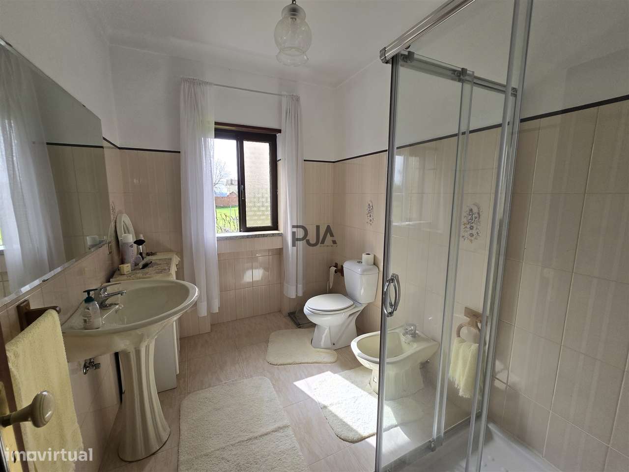 Moradia Isolada T5 em Outeiro de Espinho, Mangualde-17