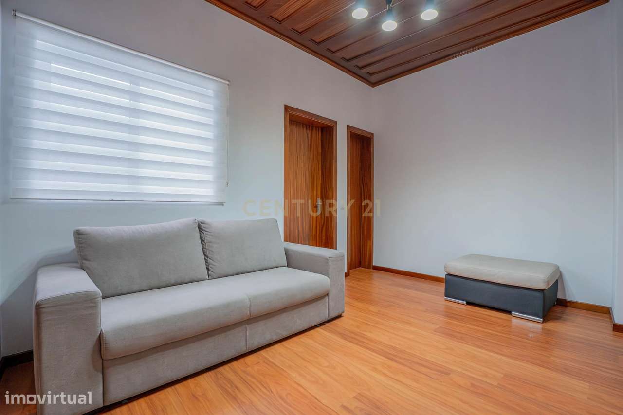 Oportunidade Única: T3 + T2 com Excelente Potencial-20