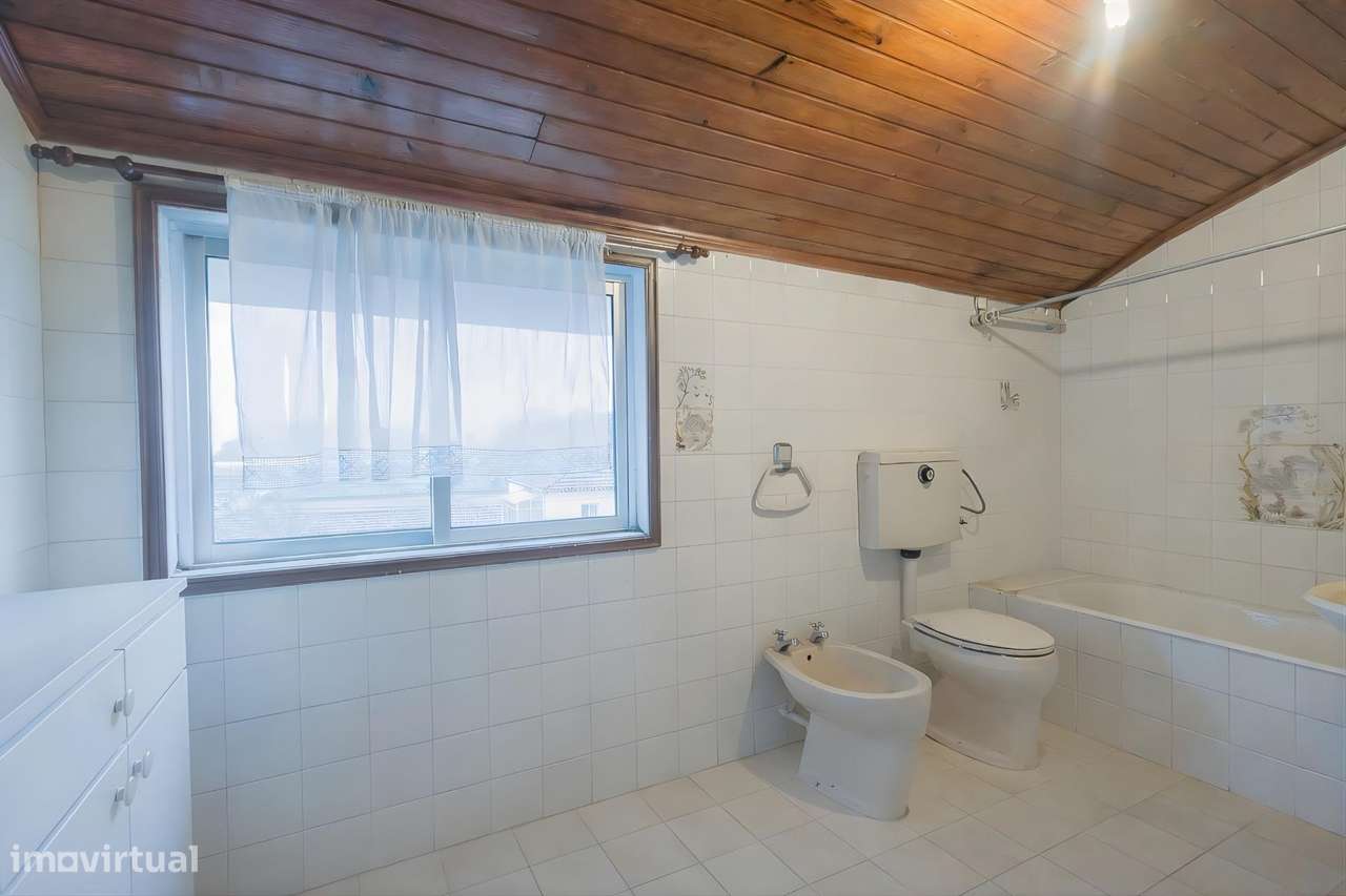 Moradia T8 na Póvoa do Varzim | Oportunidade de Investimento com...-16