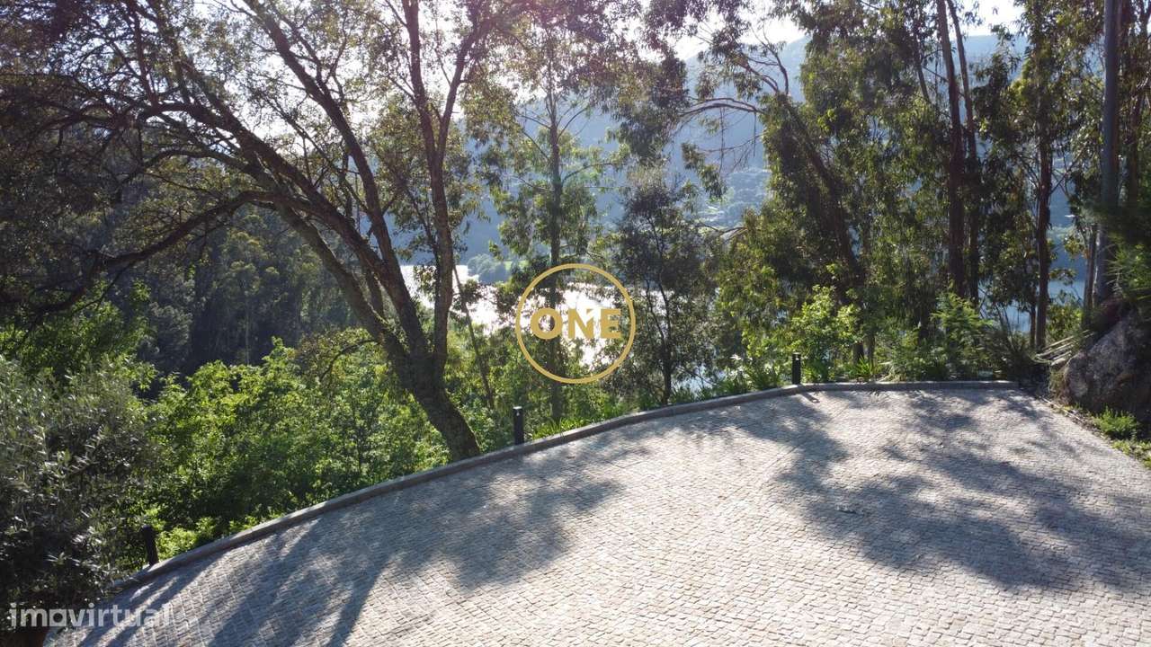 Refúgio no Gerês – Vistas Deslumbrantes sobre a Barragem da Caniçada - Grande imagem: 4/24