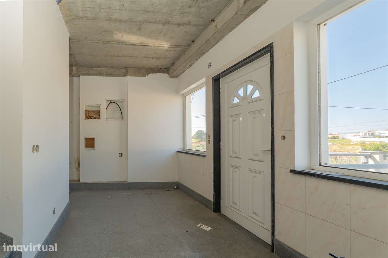 Moradia T4 em Construção em Vale Flores - Feijó Almada-8