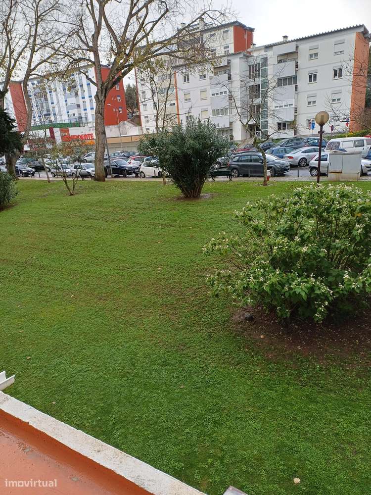 Apartamento T2 renovado, com arrecadação e a 2 km da praia-5