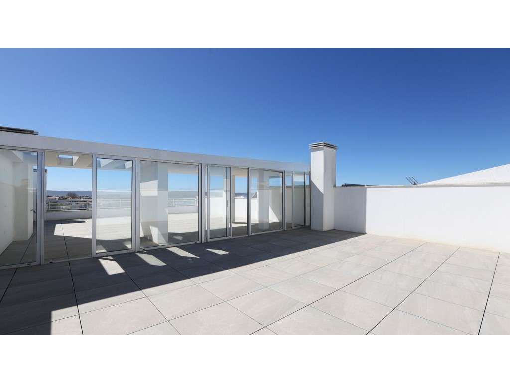 Penthouse T2 com vista panorâmica de mar e terraço privado em condo...-22