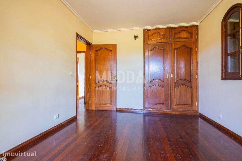 Oportunidade em Azurva – Moradia Isolada com Grande Terreno!-25
