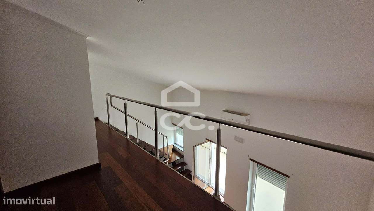 Andar de moradia V3 com terraço, localizada perto da biblioteca-20