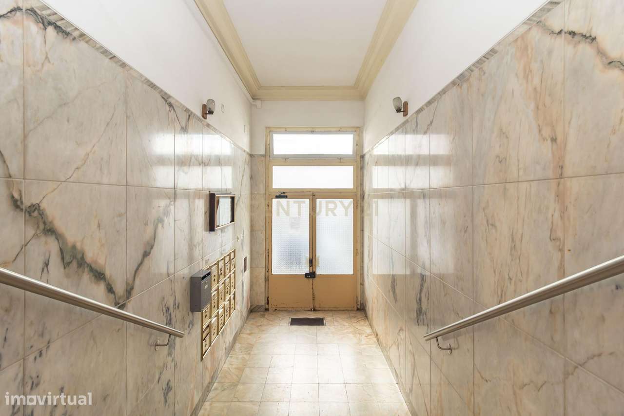 Apartamento T2, no Laranjeiro, perto do base Naval do Alfeite, 1º anda - Grande imagem: 3/33