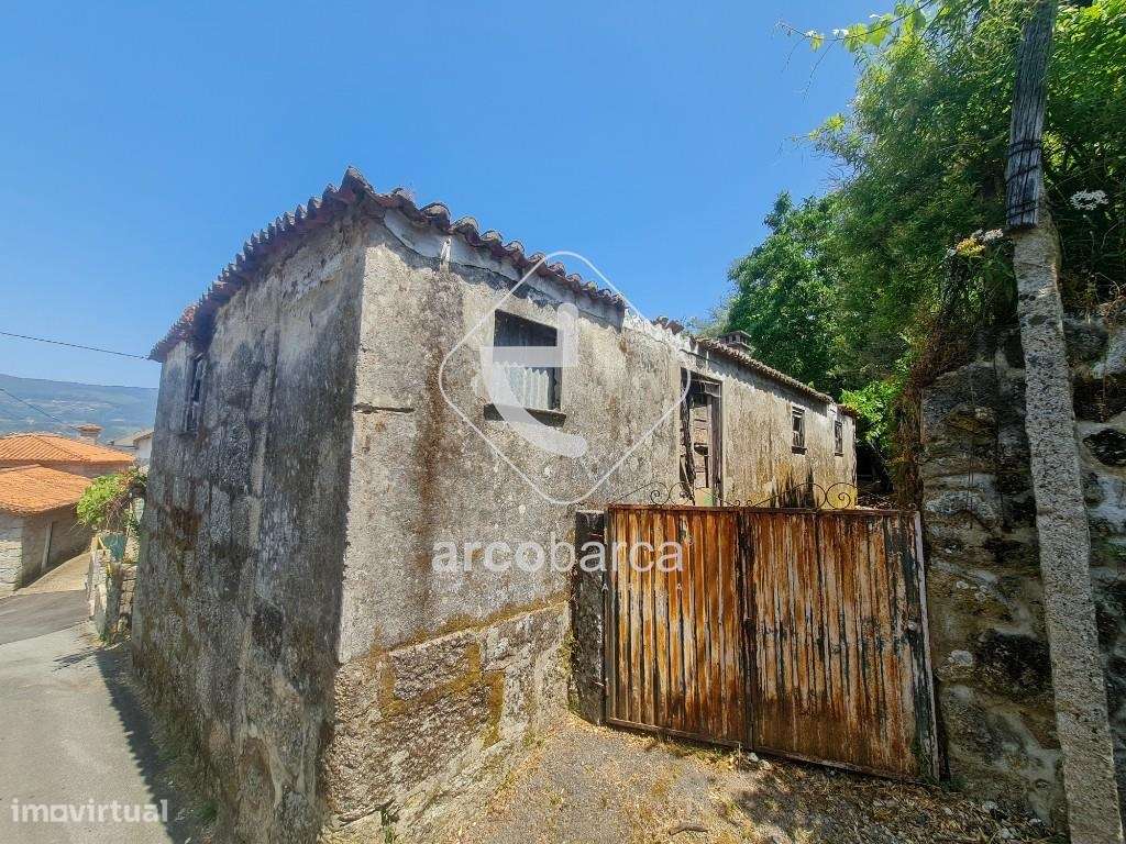 Moradia T2 para Recuperar em Santa Cruz de Lima – Ponte de Lima - Grande imagem: 2/36