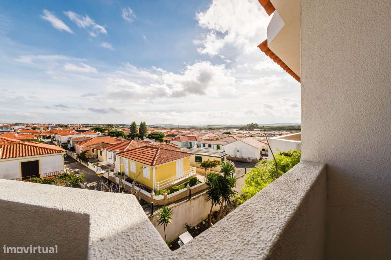 Apartamento T2 com Sótão e Varanda junto à Praia do Baleal-13