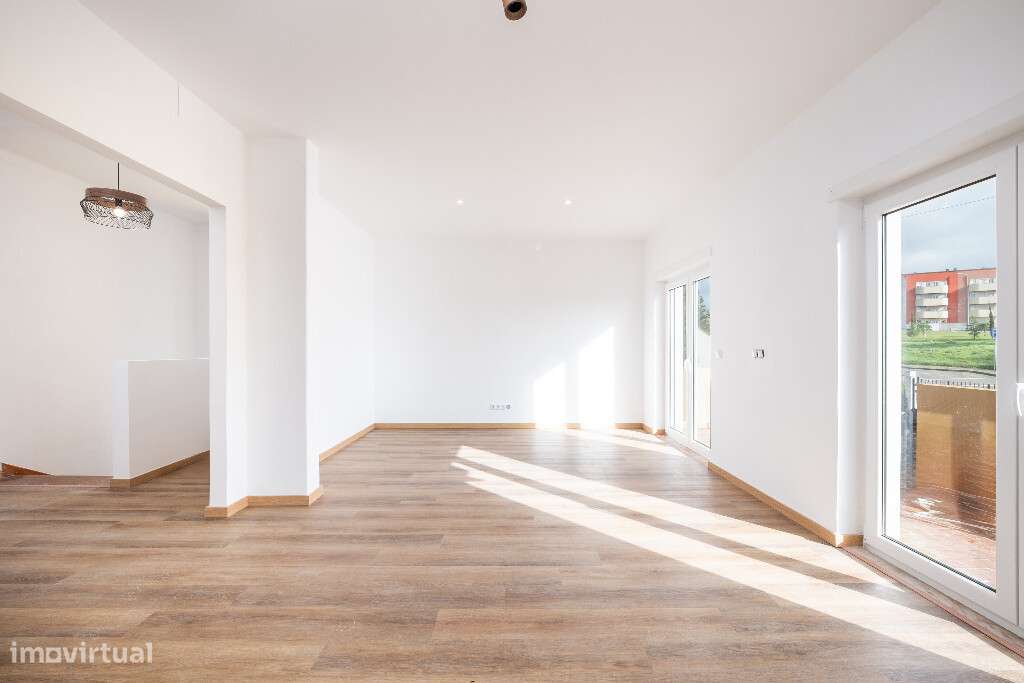 Prédio com garagem em zona de Monte Formoso - Grande imagem: 5/16