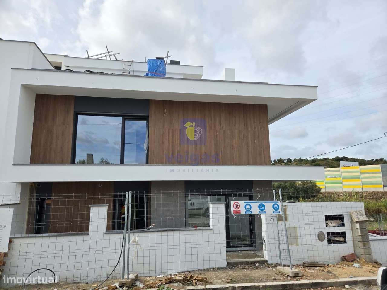 Moradia T4 C/ Piscina -  Bairro Primavera-17