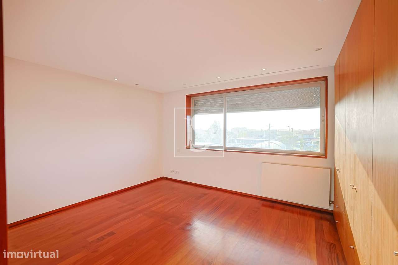 Moradia T3 individual com jardim e garagem na Póvoa de Varzim-25