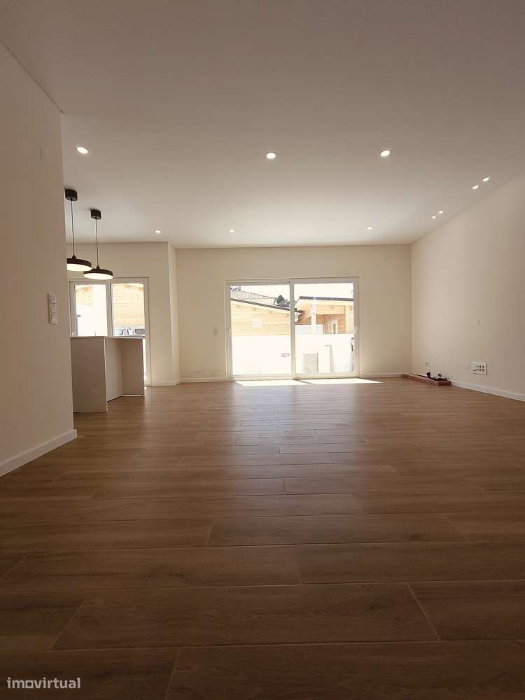 Moradia Geminada T3 com duas Suítes - Oferta 1% do valor de aquisição-9