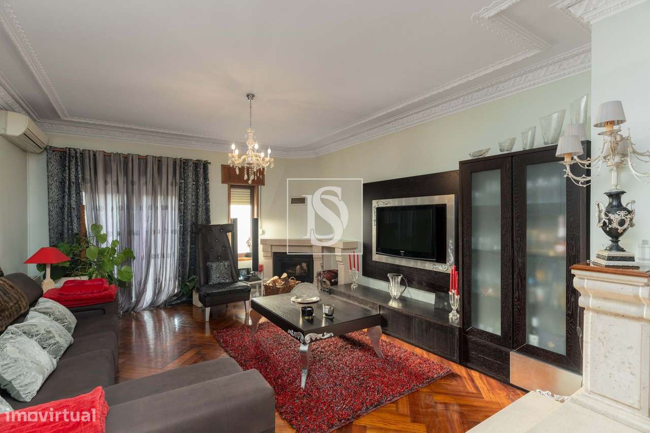 Moradia T6, RENOVADA, junto ao Centro da Cidade - Grande imagem: 4/34