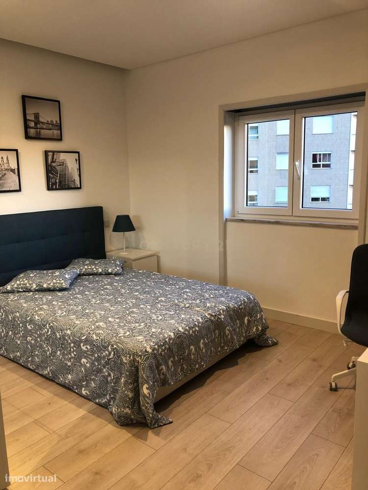 T5 completamente renovado, com 2 Suítes  em zona nobre de Coimbra OPOR-9