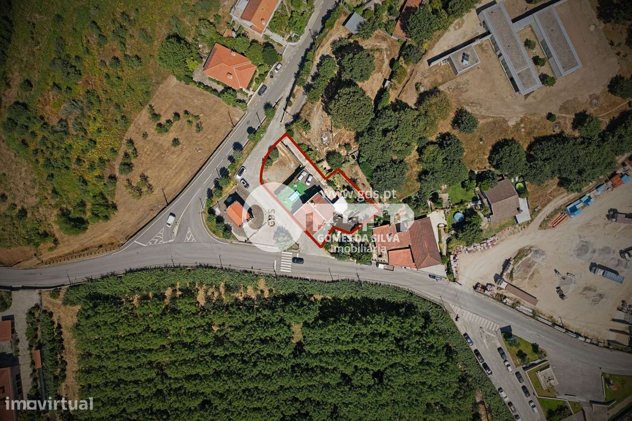 Moradia T3+1 com Espaços Comerciais – Ideal para Viver e Investir-33