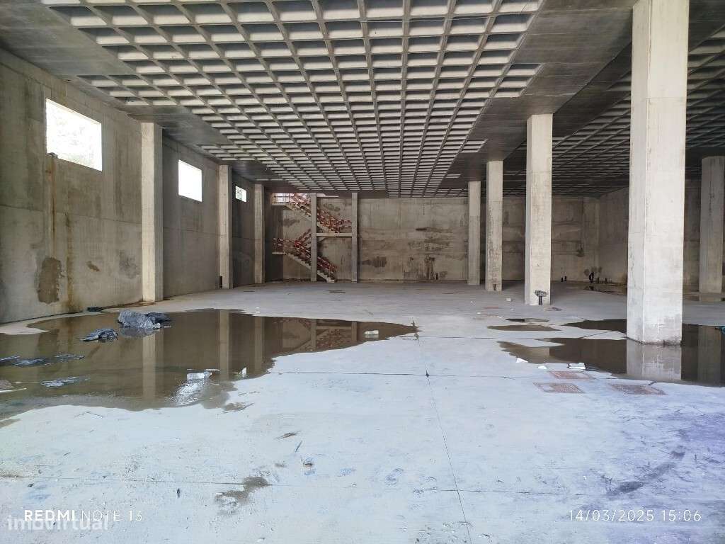 Armazém para arrendar no Prior Velho - Grande imagem: 2/7