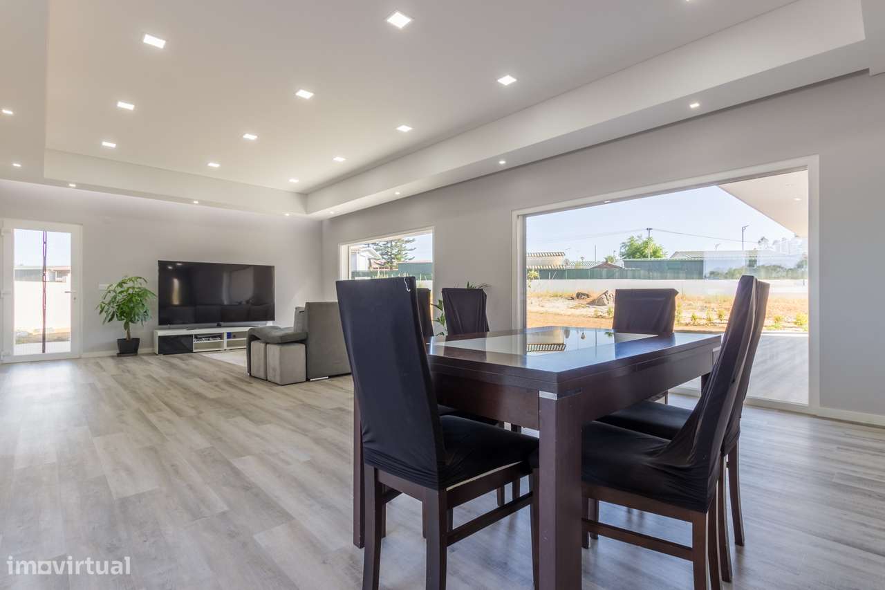 Vila Alegre / Fernão Ferro - Luxuosa moradia térrea T3 lote de 2775 m²-20