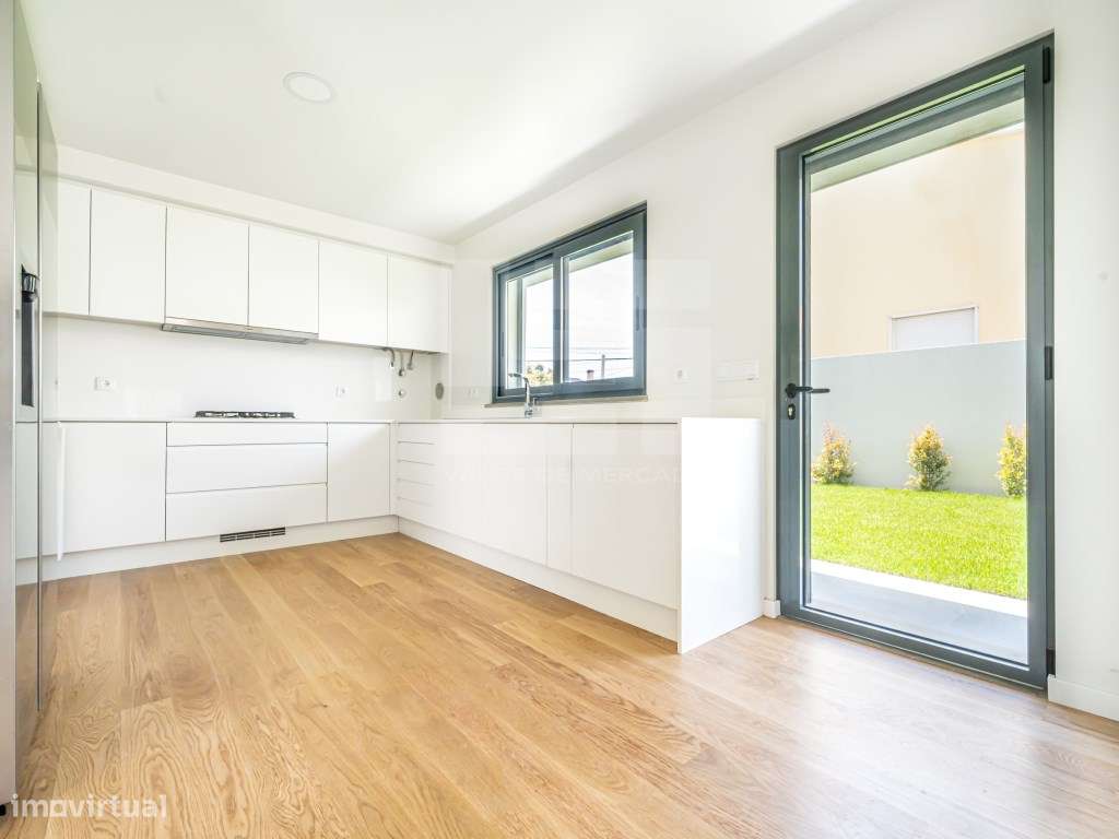 Moradia T4 unifamiliar, moderna, com piscina e estacionamento, Bice...-17