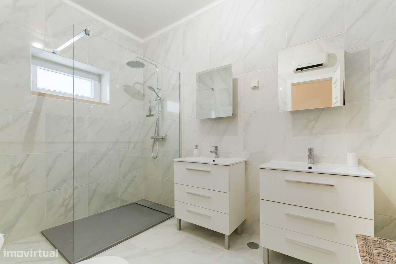Moradia de luxo com piscina, anexo, campo de ténis  e jardim-35