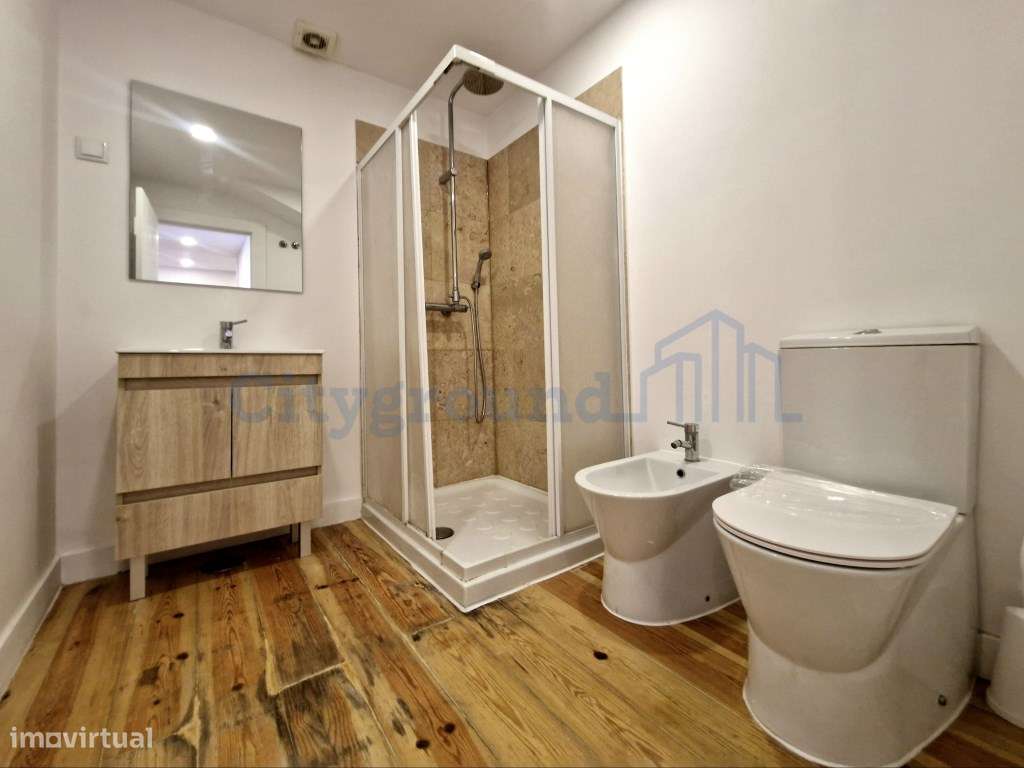 Apartamento T3 na Rua dos Fanqueiros, com vista para o Castelo de S...-8