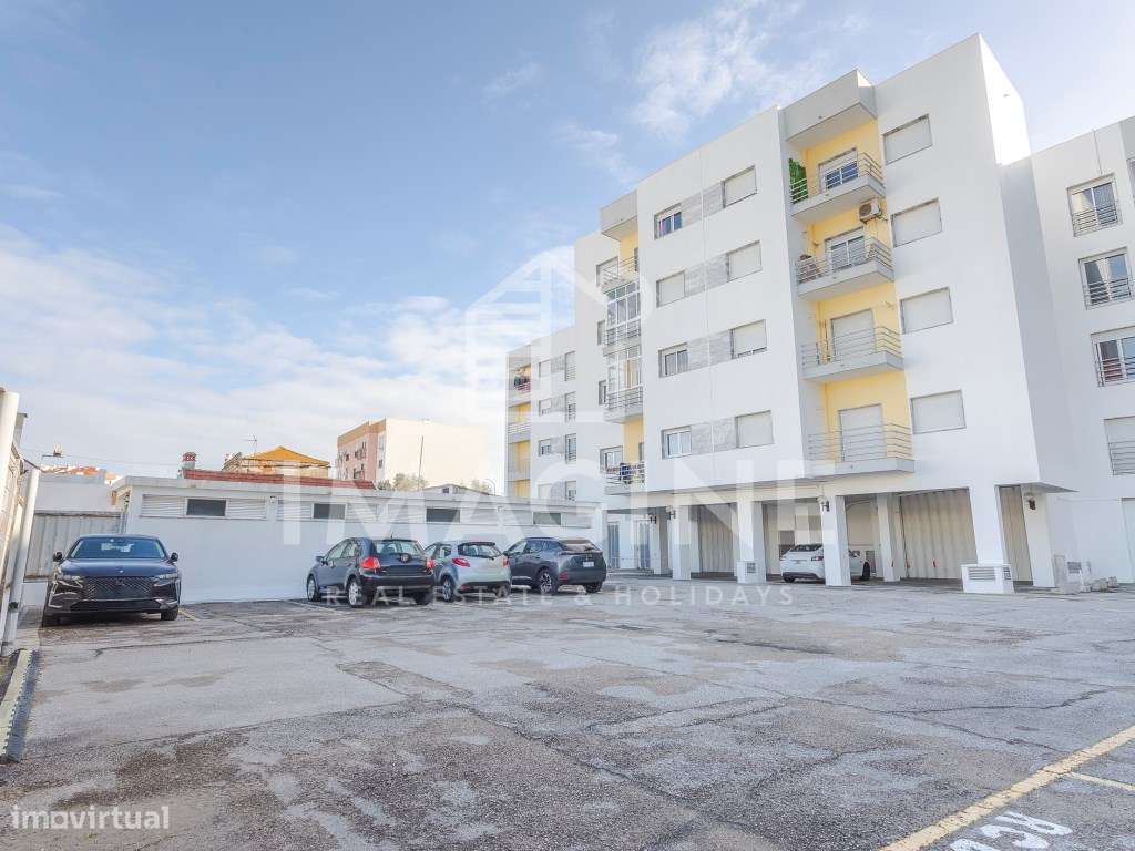 Apartamento T1 com excelentes áreas e parqueamento exterior privado...-24