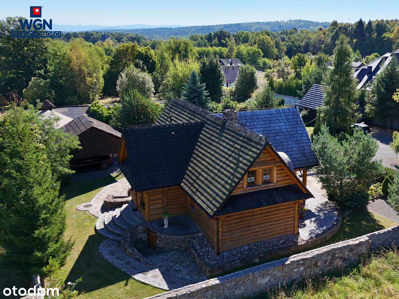 Klimatyczny dom drewniany z zadbanym ogrodem w Polanicy-Zdrój.-17