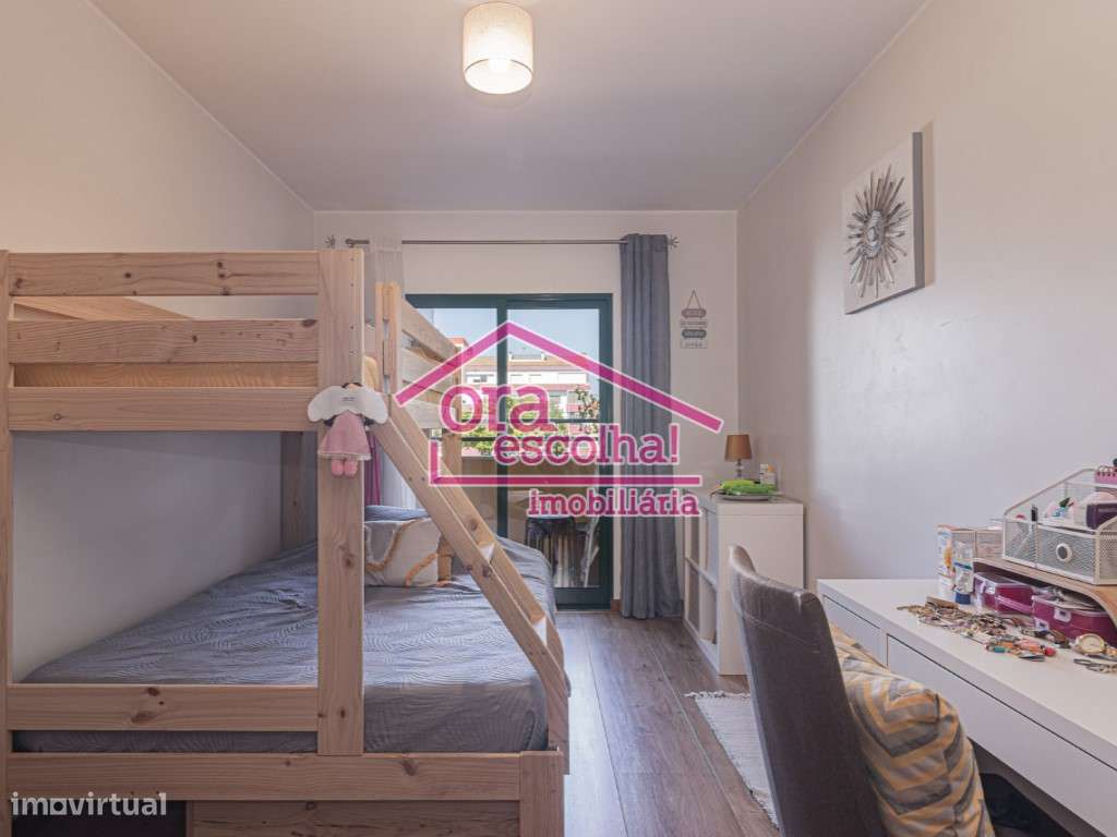 Apartamento T2 + 1 de 2011 com 104 m2 e arrecadação individual na A...-10