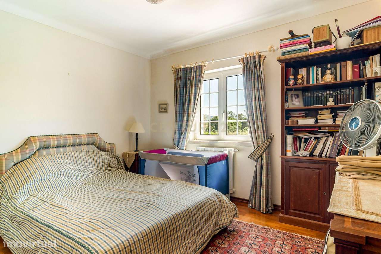 Quinta de 14000m2 com moradia T4 e piscina | Sintra-24