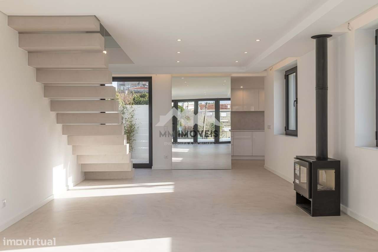 Moradia T3+1 | NOVA | Piscina | Francelos | 4 Frentes | Box | Praia-58