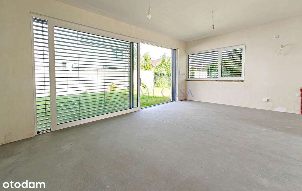 Funkcjonalny dom z dodatkowym pokojem na parterze-5