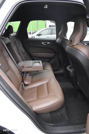 Volvo XC 60 B4 D AWD Geartronic Momentum Pro - 30