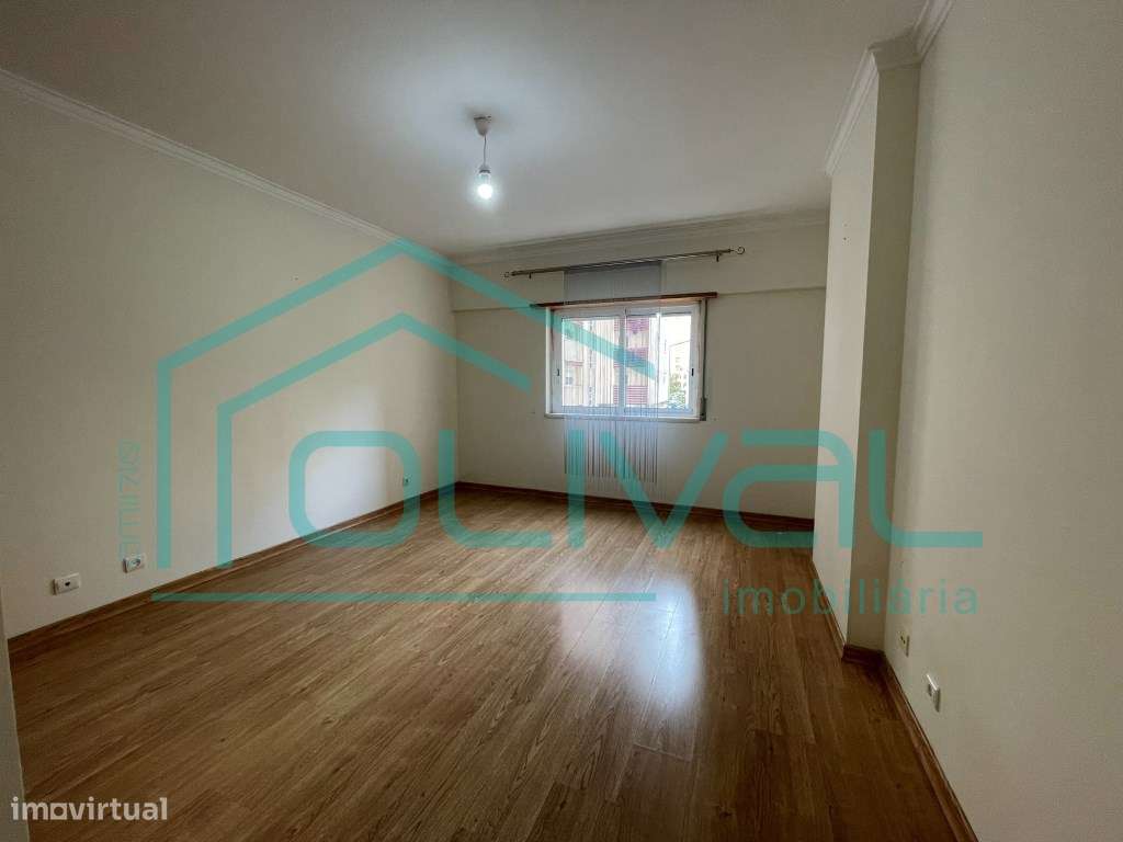 Apartamento T3 com parqueamento e arrecadação na 2ª Fase da Qta. Pi...-26