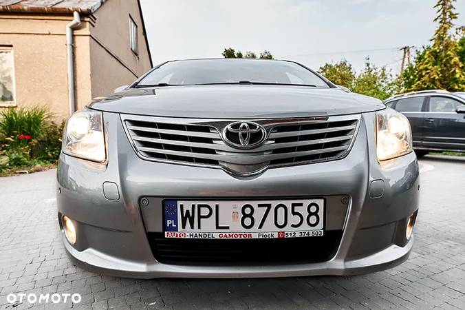 Toyota Avensis 1.8 Sol NAVI - 2