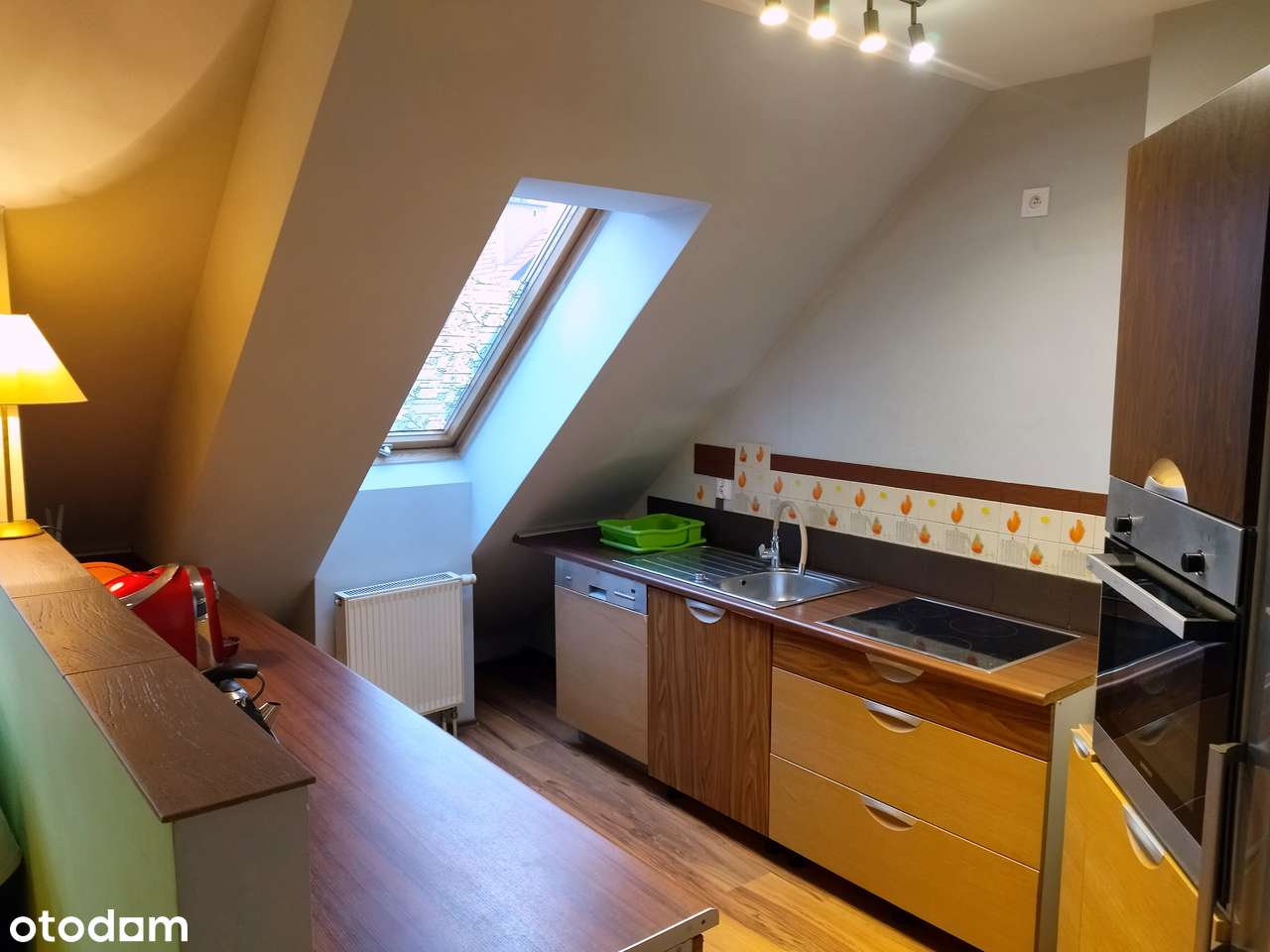 Dwupoziomowe mieszkanie z kominkiem i dwoma balkonami - Pełny obrazek: 5/19