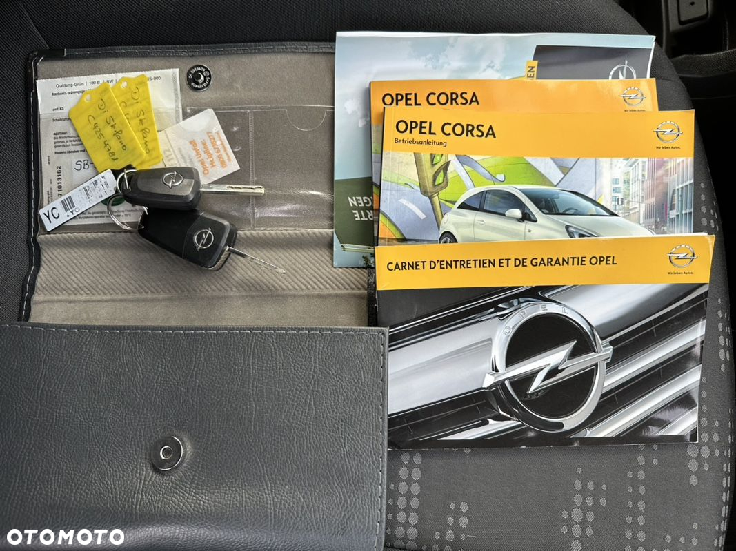 Opel Corsa 1.2 16V Cosmo - 21