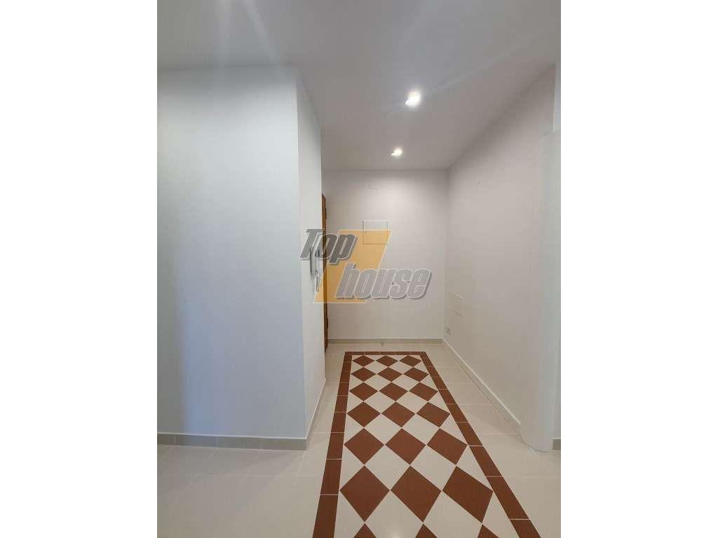 Apartamento T3 com arrecadação - Parque da Paz-6