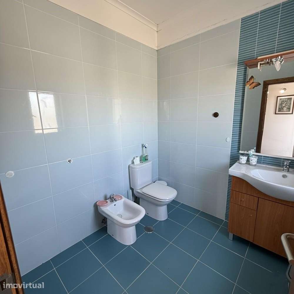 Excelente Apartamento T4 com 2 lugares estacionamento - Grande imagem: 3/18