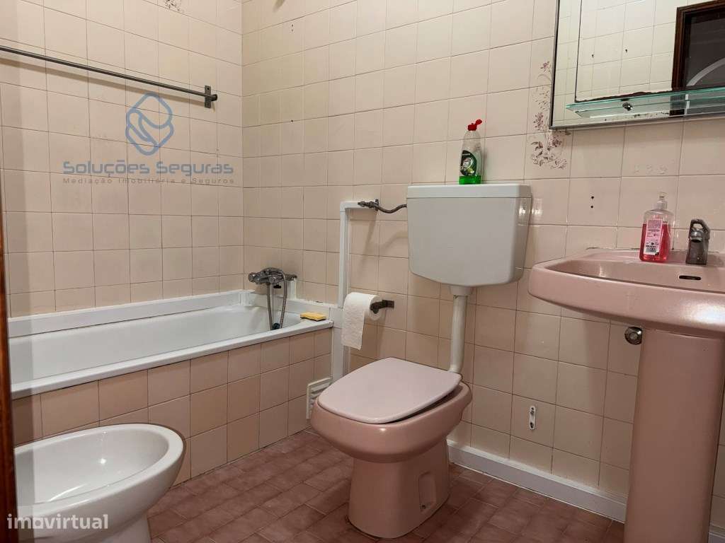 Apartamento T2 - Arrecadação no sótão - 3º andar - Centro Moita-11