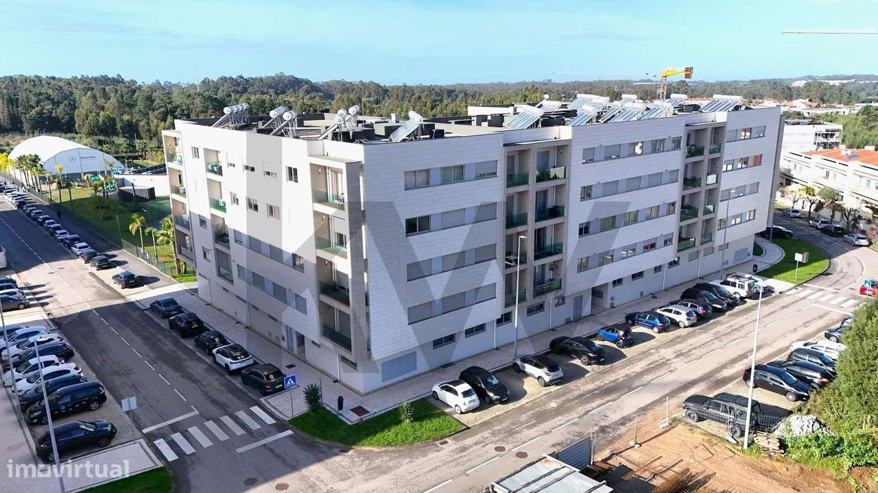 Apartamento T2 c/ Garagem Fechada em Perfeito Estado- Urbanização Pass-36