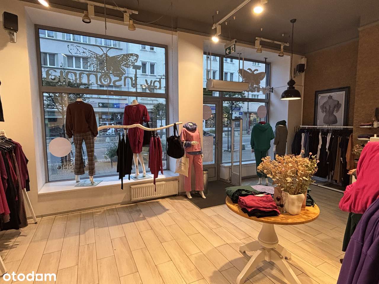 Reprezentacyjny wysoki lokal z dużymi witrynami.Świętojańska 104A - Pełny obrazek: 4/8