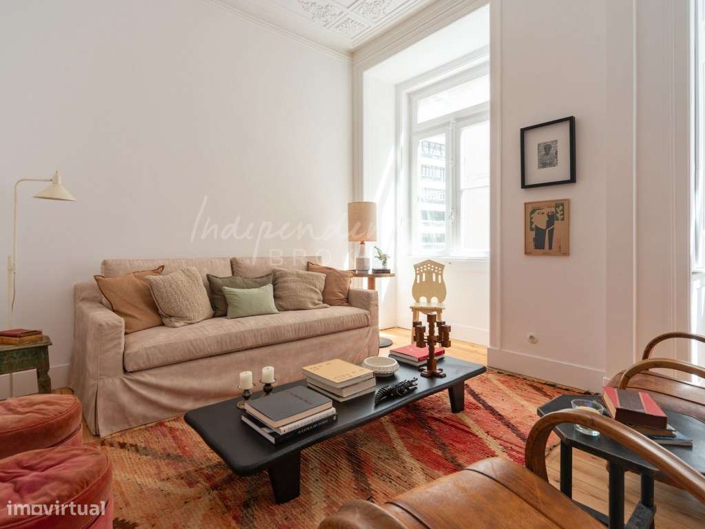 APARTAMENTO T2 COM MUITO CHARME-2